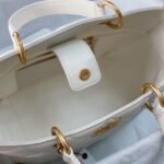 CHANEL SHOPPING BAG - Image 4