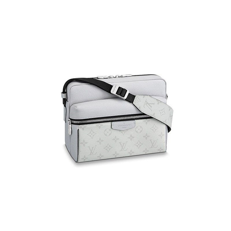 323696e41daf0545eb7022dee024d66c.jpg LV Outdoor Messenger - Image 1