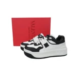 Valentino Garavani ONE STUD Low-Top Sneaker Black and white - Image 3