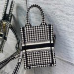 MINI DIOR BOOK TOTE PHONE BAG - Image 4