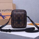 LV Christopher Wearable Wallet - Image 3