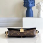 PADLOCK ON STRAP - Image 4