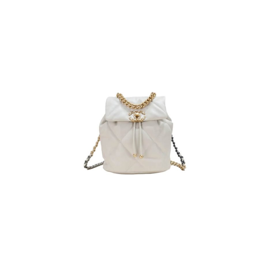 67b290d84918d2d24a3e2e6f6e98334a.jpg CHANEL 19 BACKPACK - Image 1