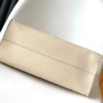 LV OnTheGo MM - Image 3