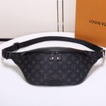 LV Discovery Bumbag - Image 3