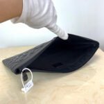 LV Discovery Pochette - Image 3