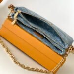 LV Liv Pochette - Image 2