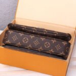 LV Pochette Metis Handbag - Image 4