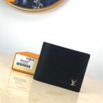 LV Multiple Wallet - Image 2