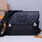 LV Messenger PM Voyager Bag - Image 3