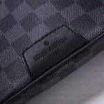 LV Discovery Bumbag - Image 3