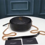 VINYLE ROUND CAMERA BAG IN CHEVRON-QUILTED GRAIN DE POUDRE EMBOSSED LEATHER - Image 6