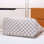 LV Neverfull MM Tote - Image 2