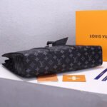 LV Sac Plat Horizontal Zippe - Image 3