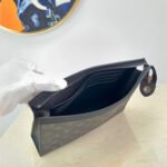 LV Pochette Voyage MM - Image 2